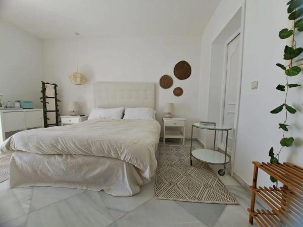 Chalet wolnostojący na sprzedaż w AV LIMONAR (LAS CHAPAS), 141, Marbella thumbnail 2