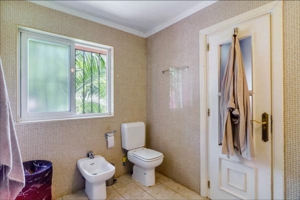Chalet wolnostojący na sprzedaż w Urbanización el Rosario, 38, Marbella photo 1
