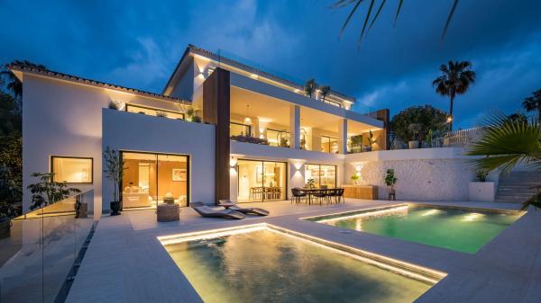 Chalet wolnostojący na sprzedaż w Barrio El Rosario-Ricmar, Marbella photo 1