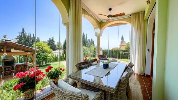Chalet wolnostojący na sprzedaż w Urbanización el Rosario, Marbella photo 1