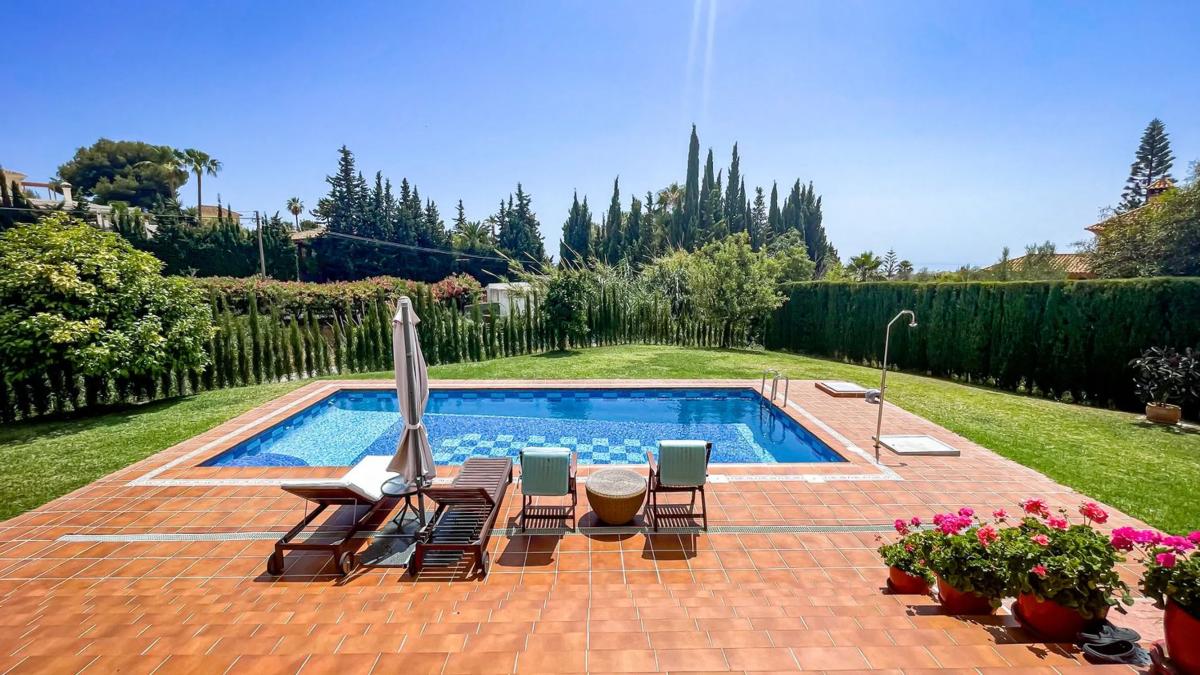 Sprzedaż niezależnego domku jednorodzinnego w Urbanización el Rosario, Marbella photo 2
