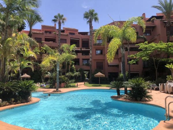 Apartment for sale in  Urbanizacion Alicate Playa, Marbella photo 1