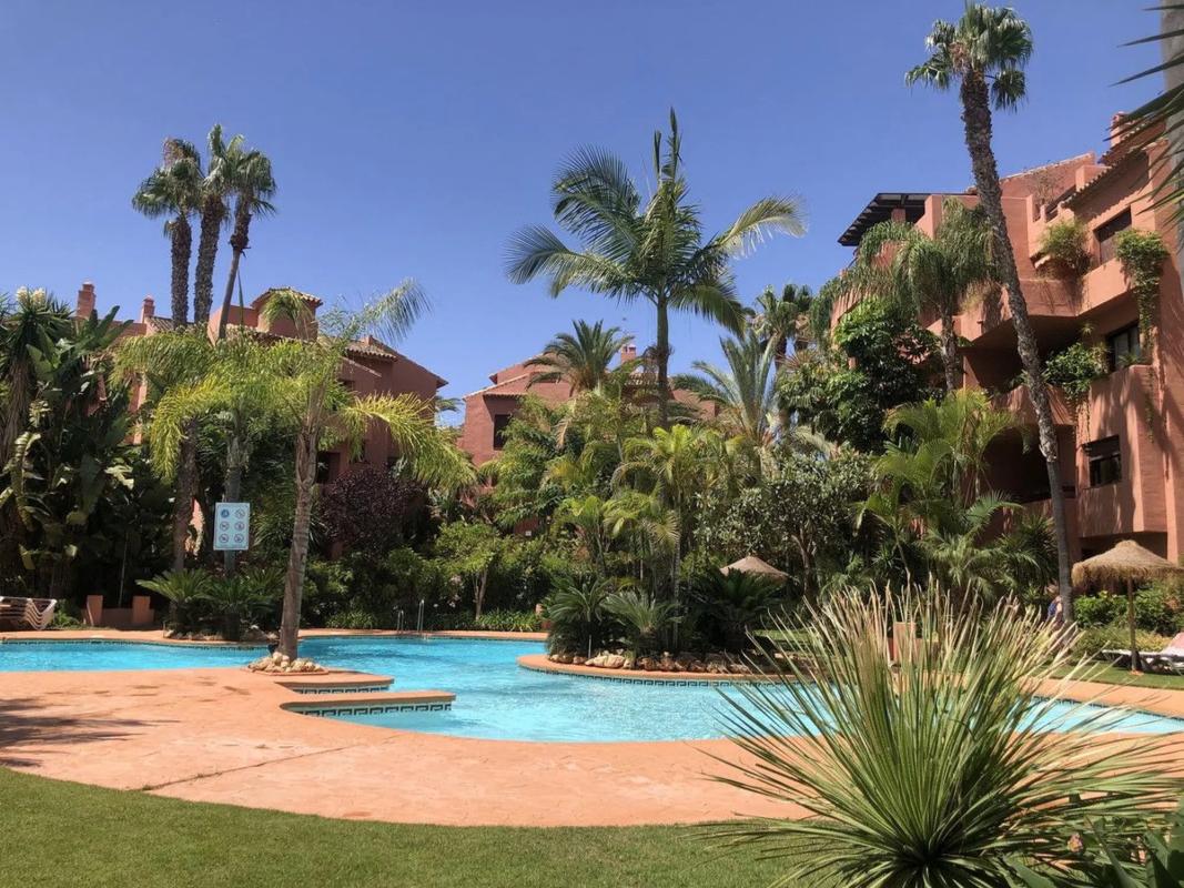 Sale of apartment in Urbanizacion Alicate Playa, Marbella
 photo 2