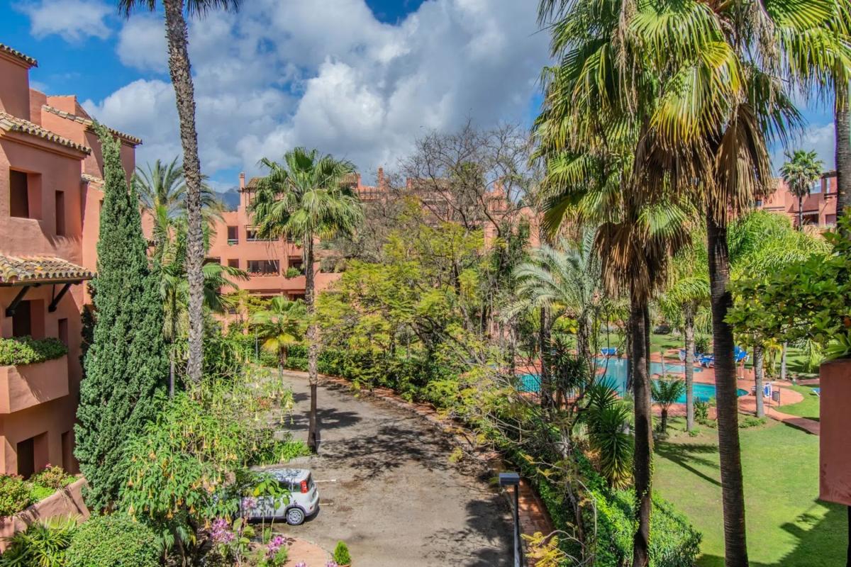 Sale of apartment in Urbanizacion Alicate Playa, Marbella
 photo 4