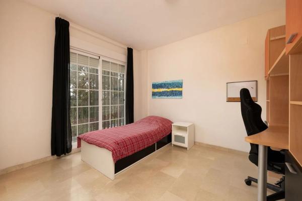 Частный шале на продаже в  Calle San Manuel-hcda S Manuel 16 s/n, Марбелла photo 2