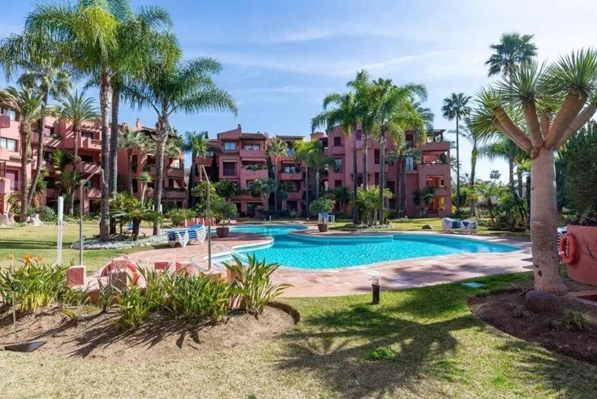 Sale of apartment in Barrio Las Chapas-Alicate Playa, Marbella
photo 2