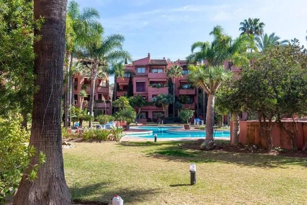 Sale of apartment in Barrio Las Chapas-Alicate Playa, Marbella
photo 3