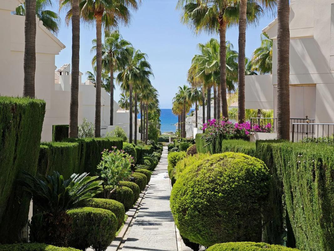 Venta de chalet adosado en Barrio Las Chapas-Alicate Playa , Marbella photo 1