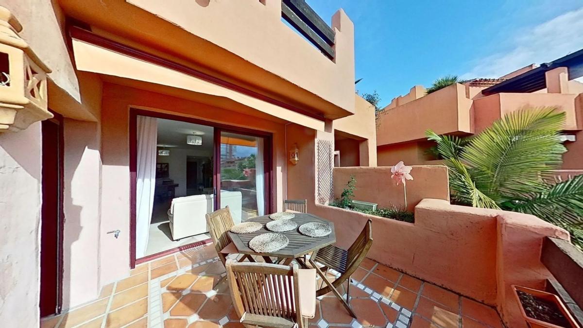 Penthouse sale in Barrio Las Chapas-Alicate Playa, Marbella photo 1
