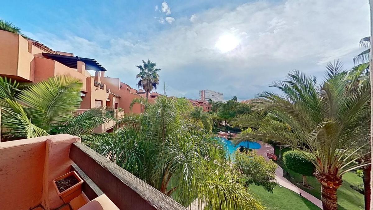 Penthouse sale in Barrio Las Chapas-Alicate Playa, Marbella photo 2