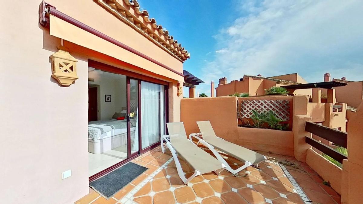 Penthouse sale in Barrio Las Chapas-Alicate Playa, Marbella photo 3