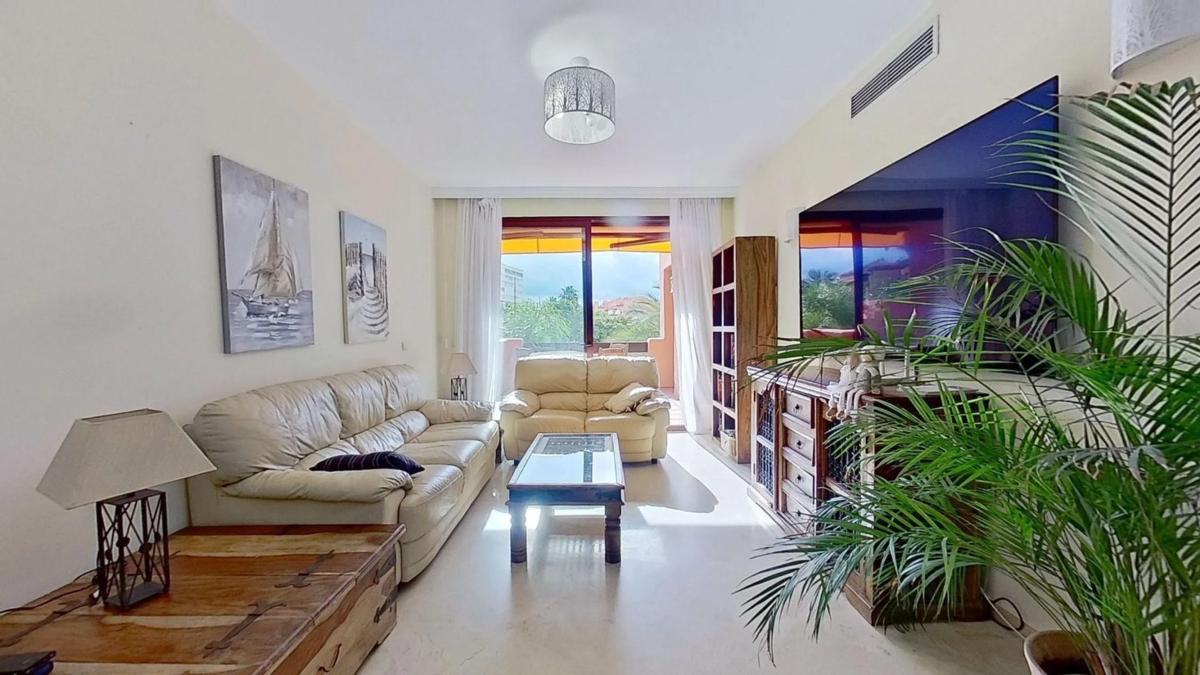Penthouse sale in Barrio Las Chapas-Alicate Playa, Marbella photo 5