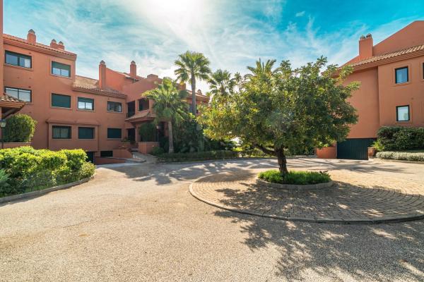 Penthouse for sale at  Calle los Iris, Marbella photo 2