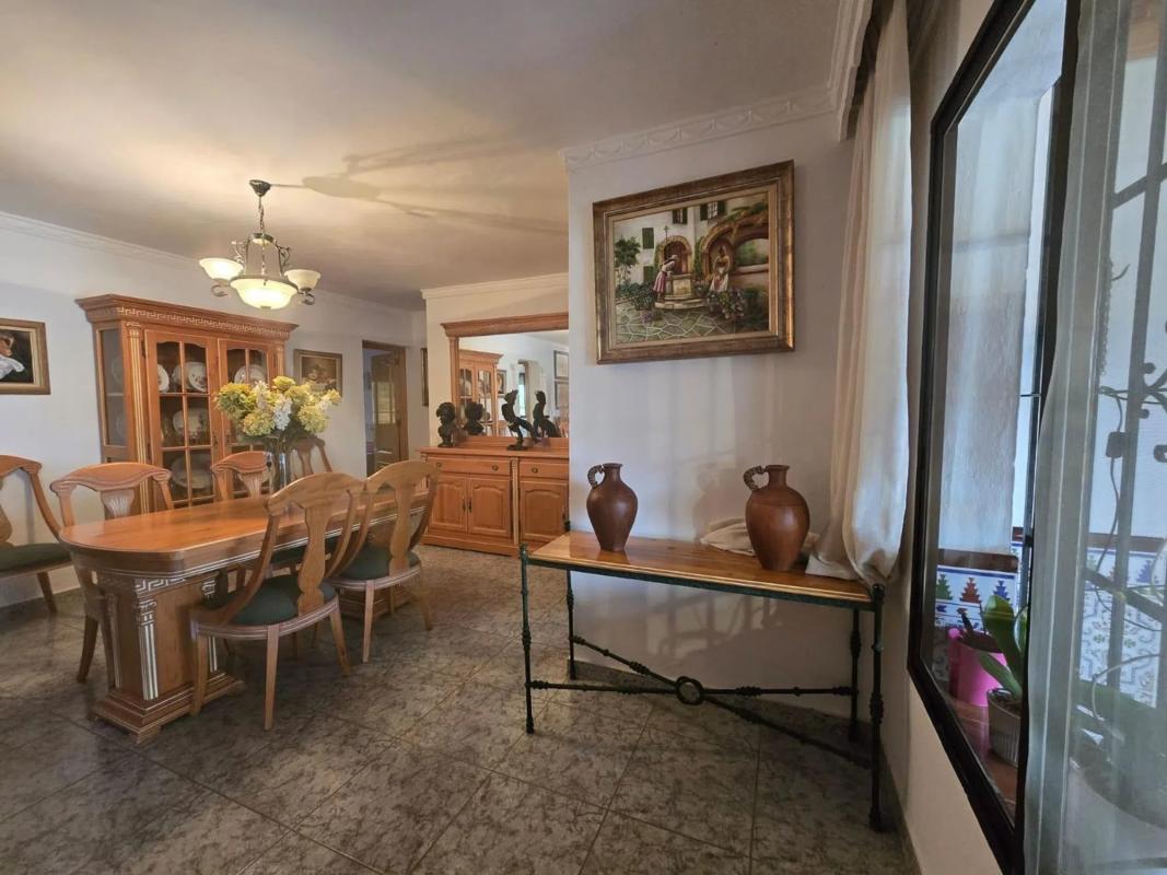 Sale of independent chalet in Barrio El Rosario-Ricmar, Marbella
photo 4