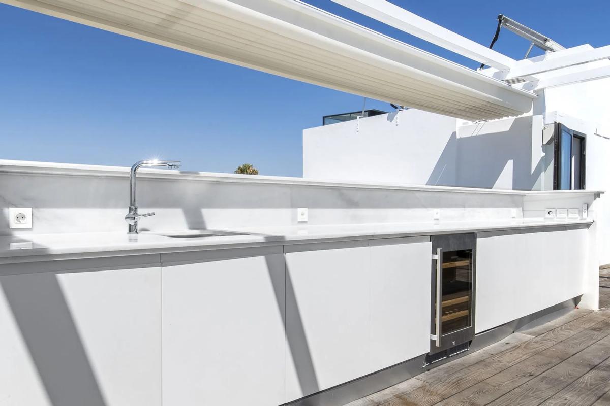 Venta de chalet independiente en Barrio Costabella, Marbella
 photo 3