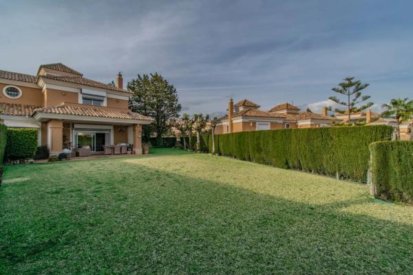 Chalet pareado en calle Sand photo 1