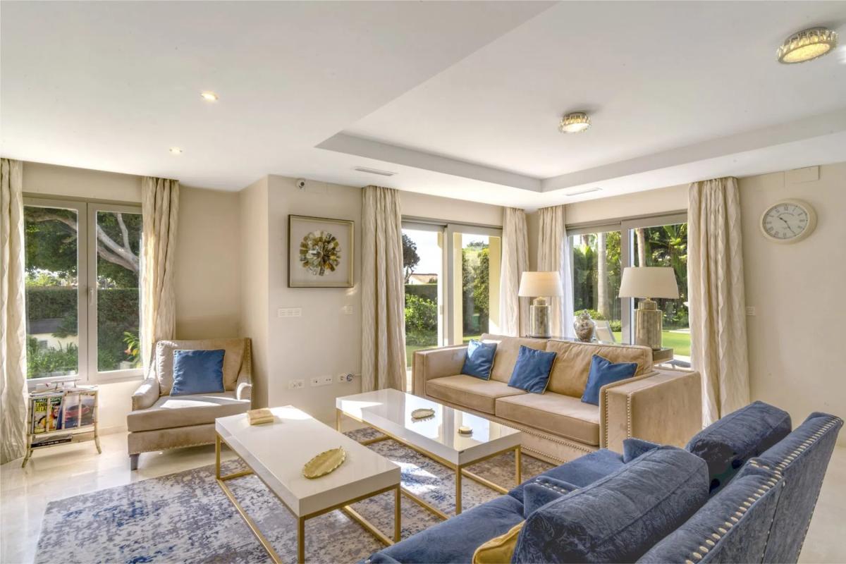 Venta de chalet independiente en Barrio Costabella, Marbella
 photo 3