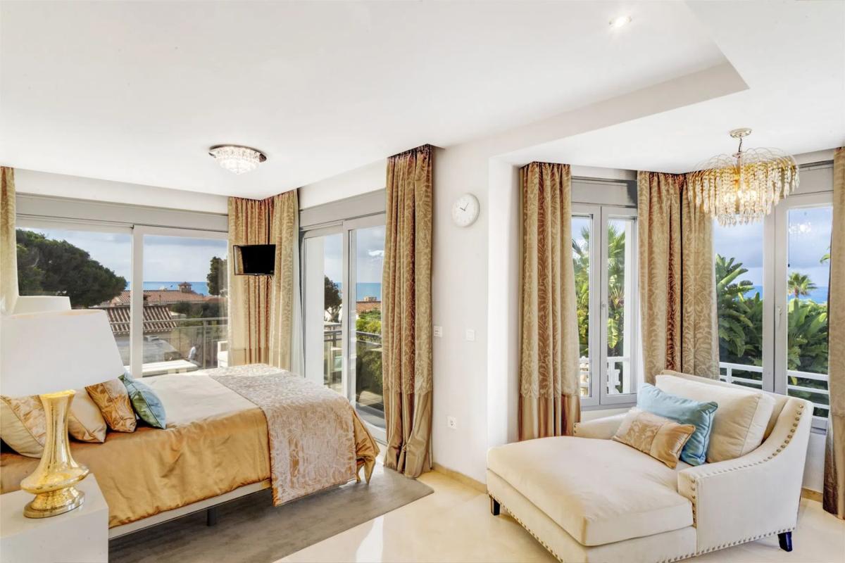Venta de chalet independiente en Barrio Costabella, Marbella
 photo 4