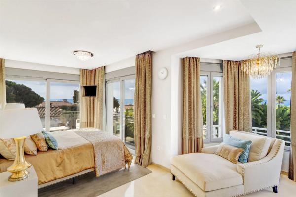 Частный шале на продаже в  Barrio Costabella, Марбелла photo 4