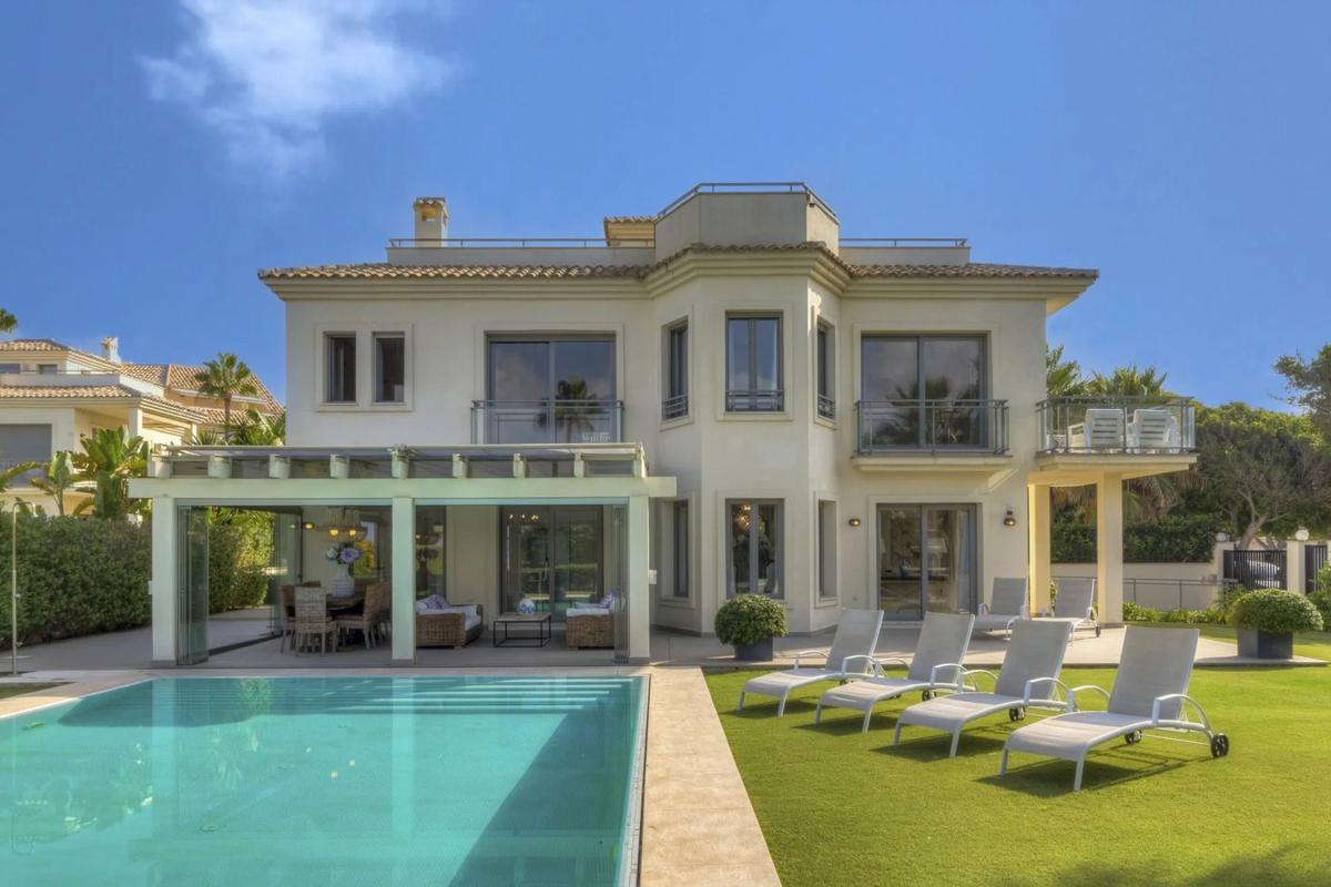 Venta de chalet independiente en Urbanización Costabella, Marbella
photo 2