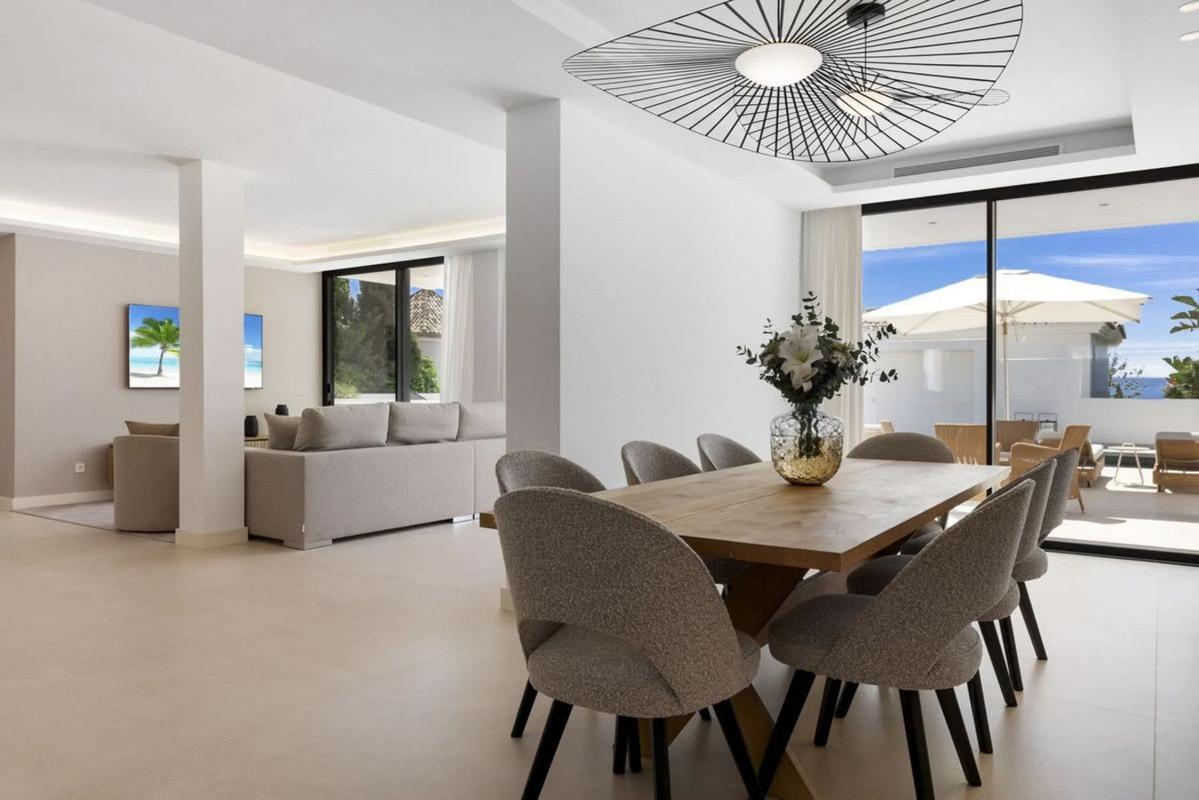 Sale of independent chalet in C./ Orquidea, 62, Marbella
photo 3