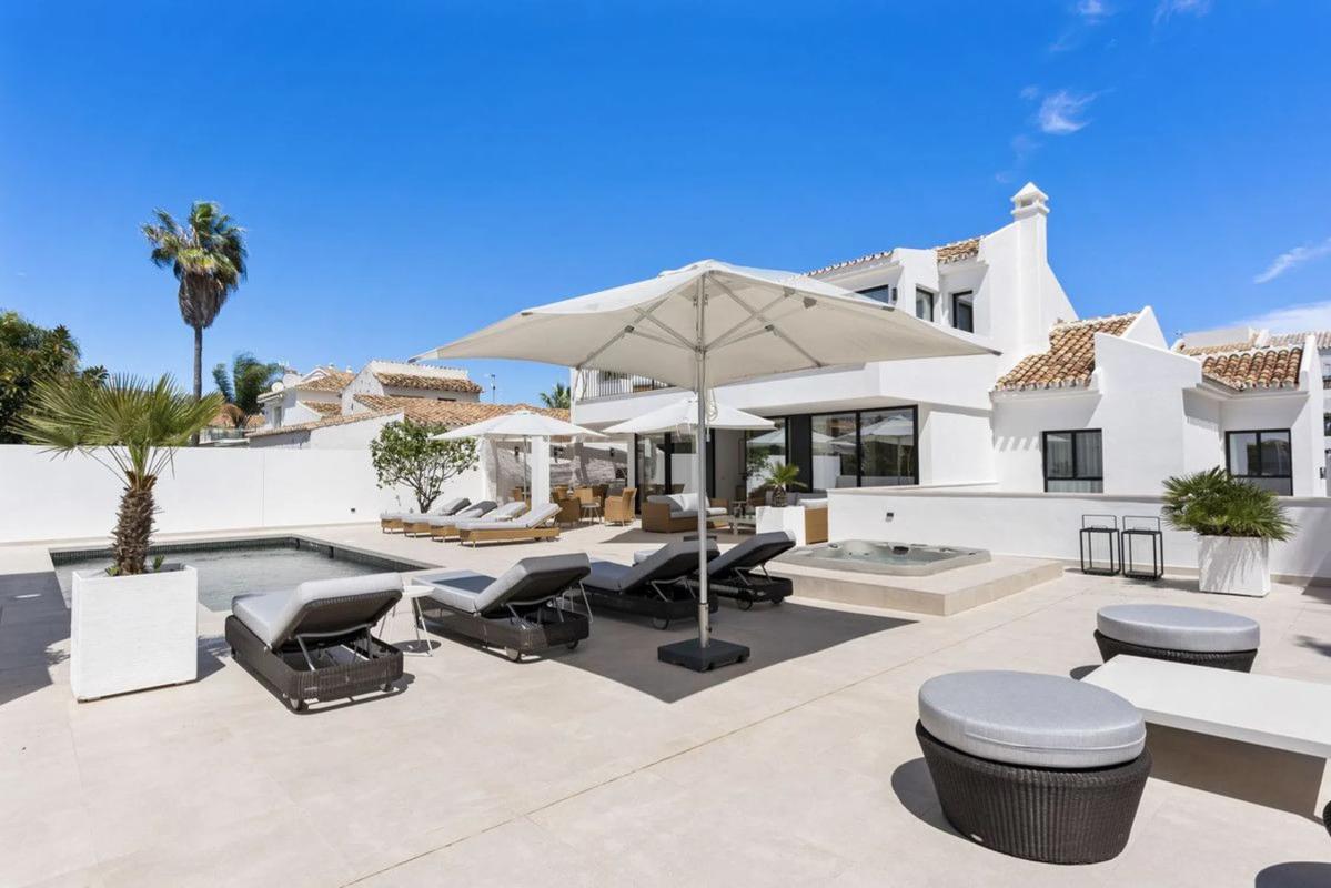 Sale of independent chalet in C./ Orquidea, 62, Marbella
photo 4
