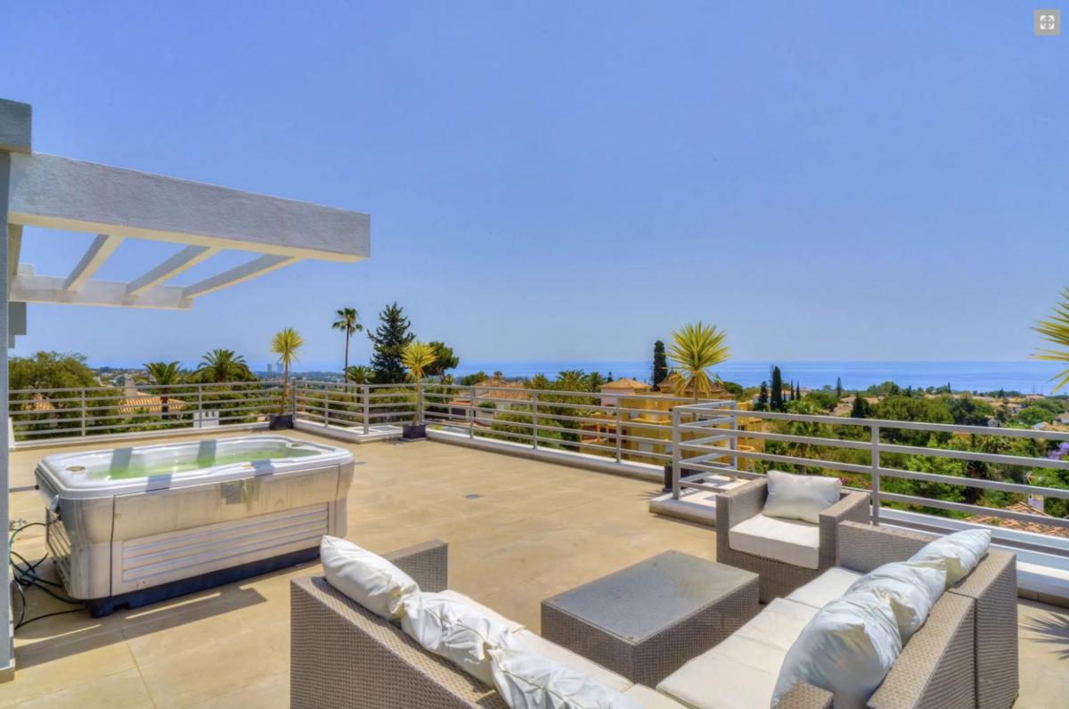 Venta de chalet independiente en Barrio El Rosario-Ricmar, Marbella
photo 3