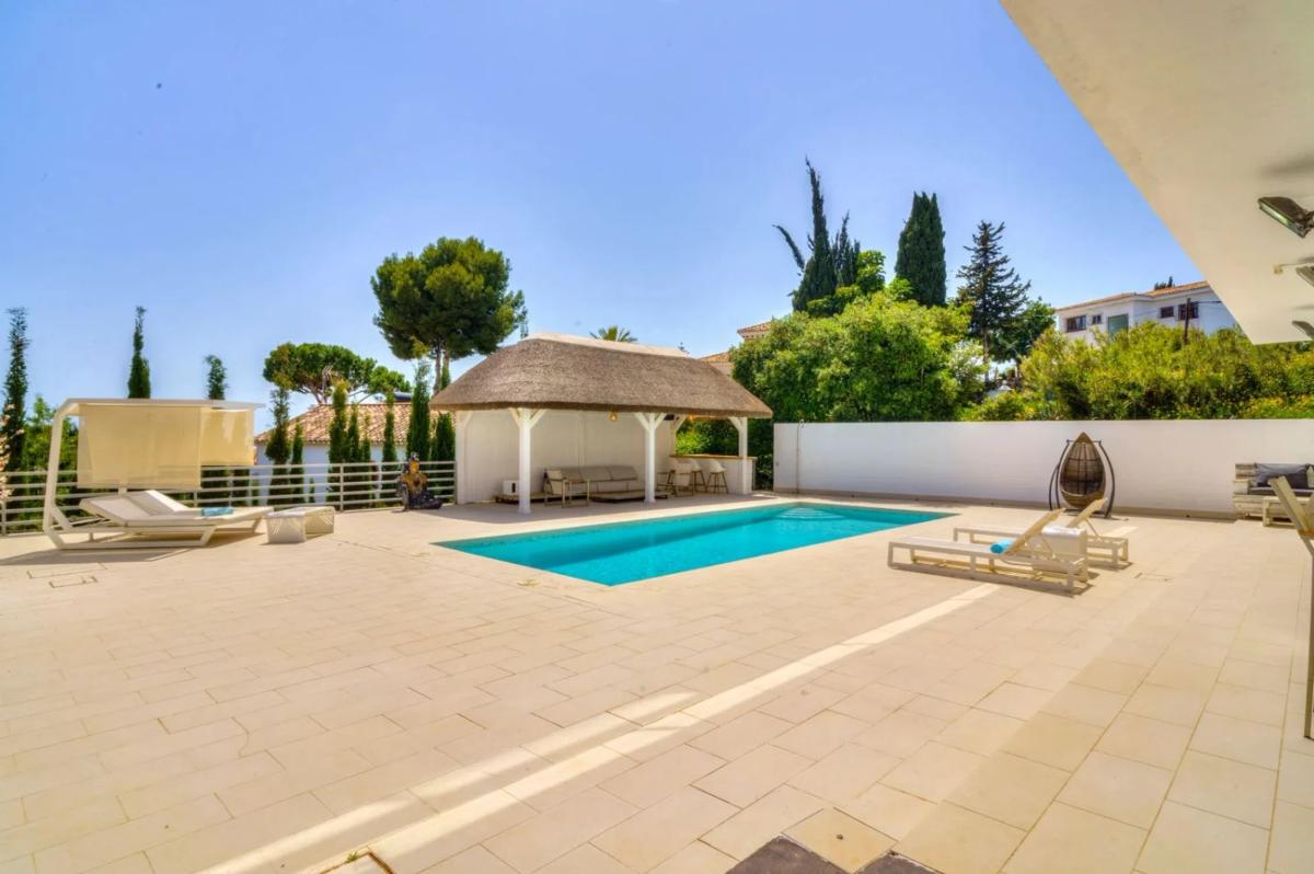 Venta de chalet independiente en Barrio El Rosario-Ricmar, Marbella
 photo 3