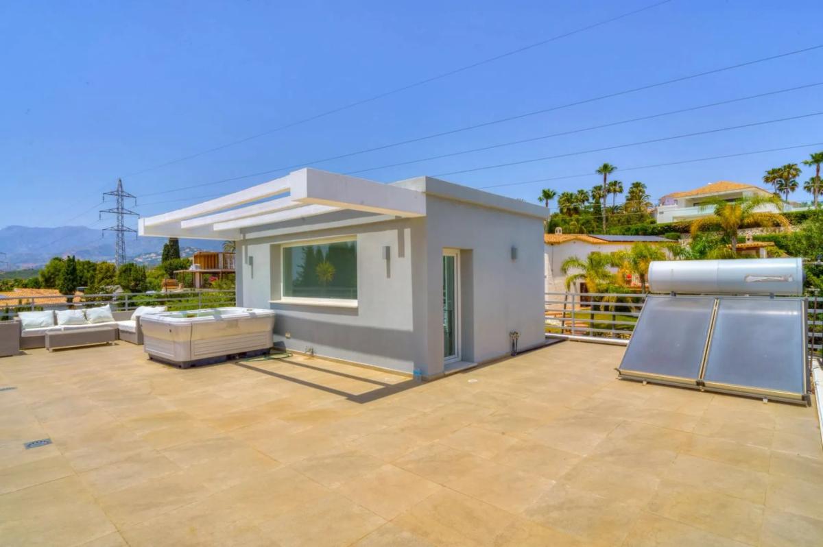 Venta de chalet independiente en Barrio El Rosario-Ricmar, Marbella
 photo 5