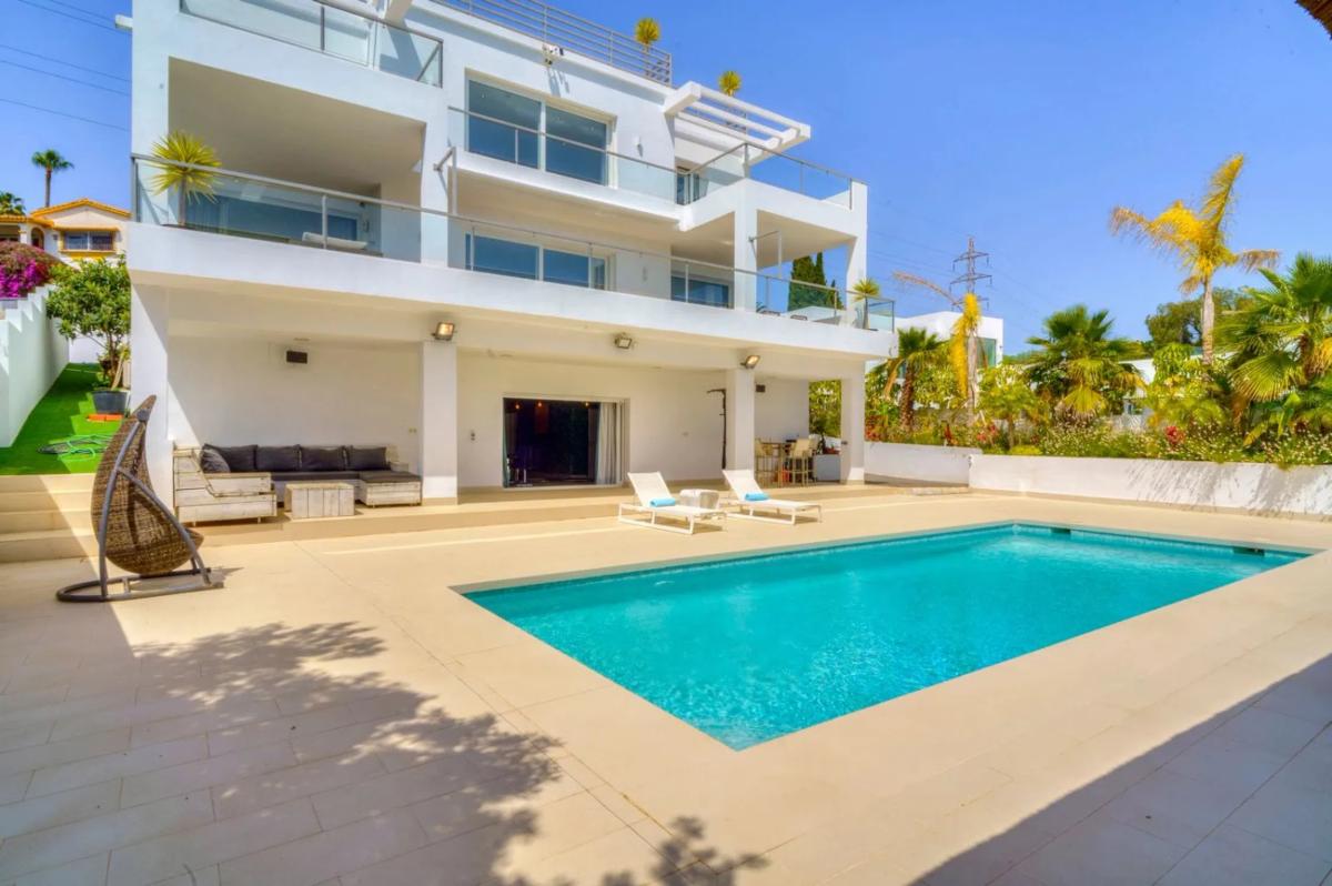 Venta de chalet independiente en Barrio El Rosario-Ricmar, Marbella
 photo 2
