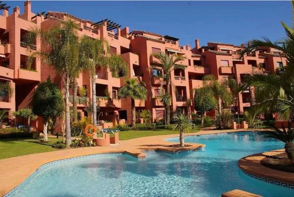 Duplex for sale on Avenida del Gaviero s/n, Marbella photo 1