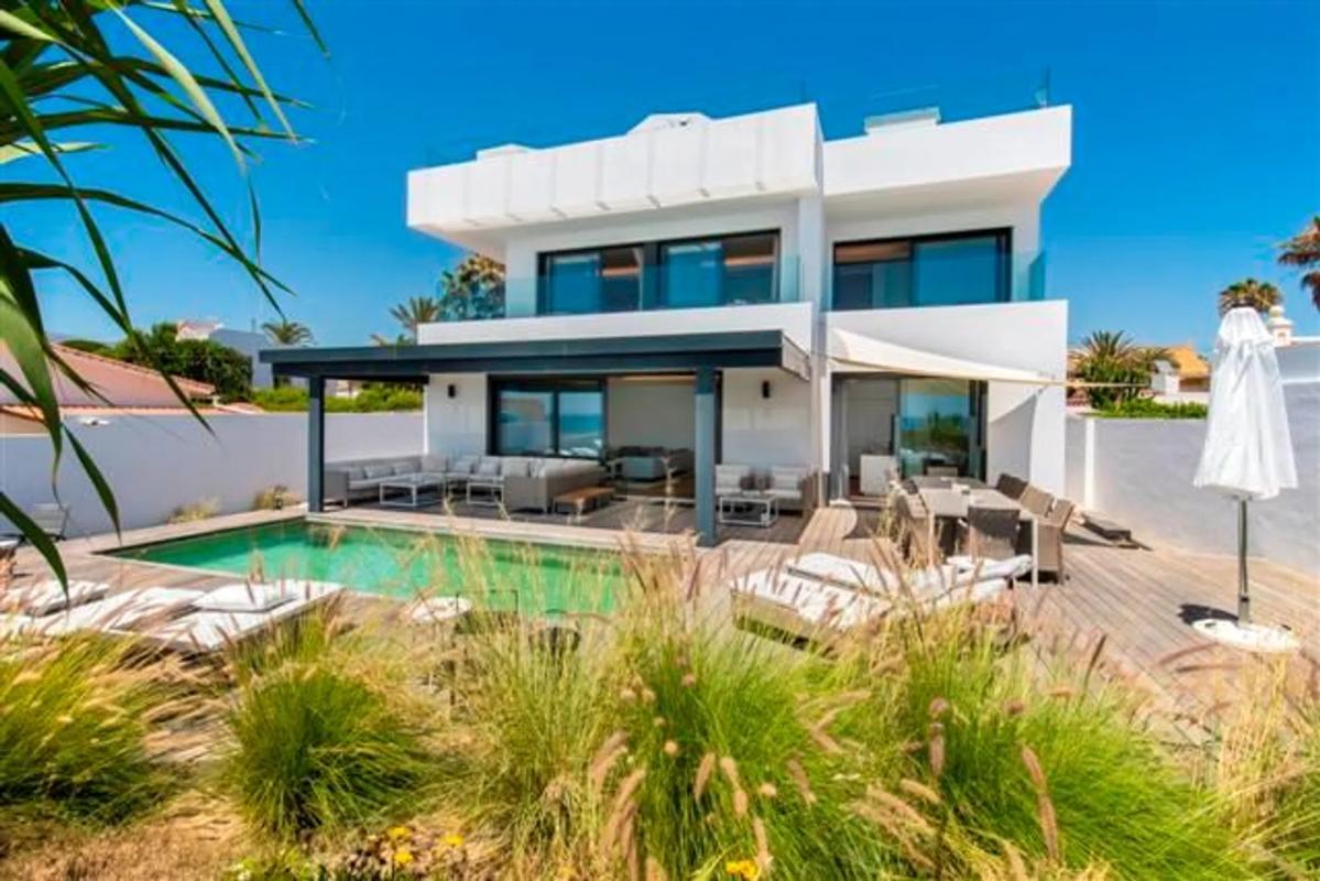 Venta de chalet independiente en Barrio Costabella, Marbella
 photo 2