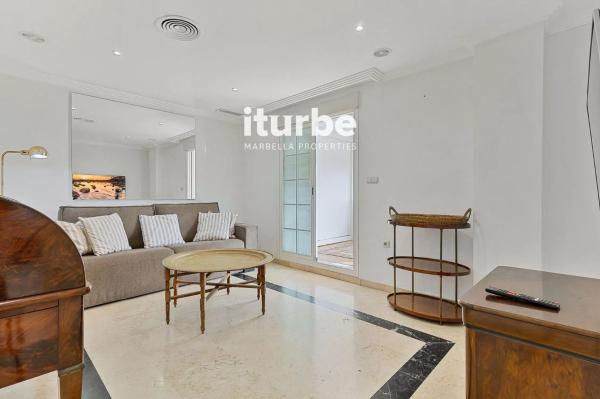 Penthouse for sale at  Calle Pino Real, 3, Marbella photo 1