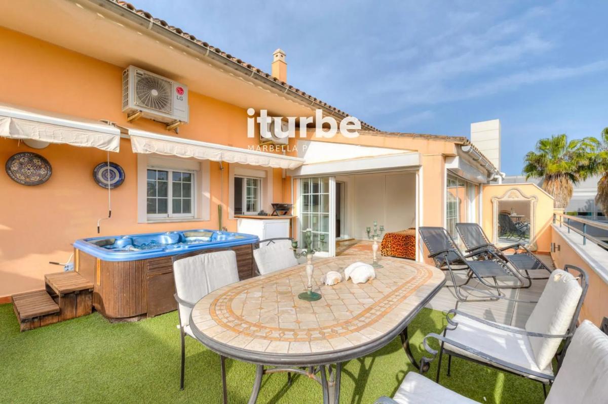 Penthouse sale in  Calle Pino Real, 3, Marbella photo 4