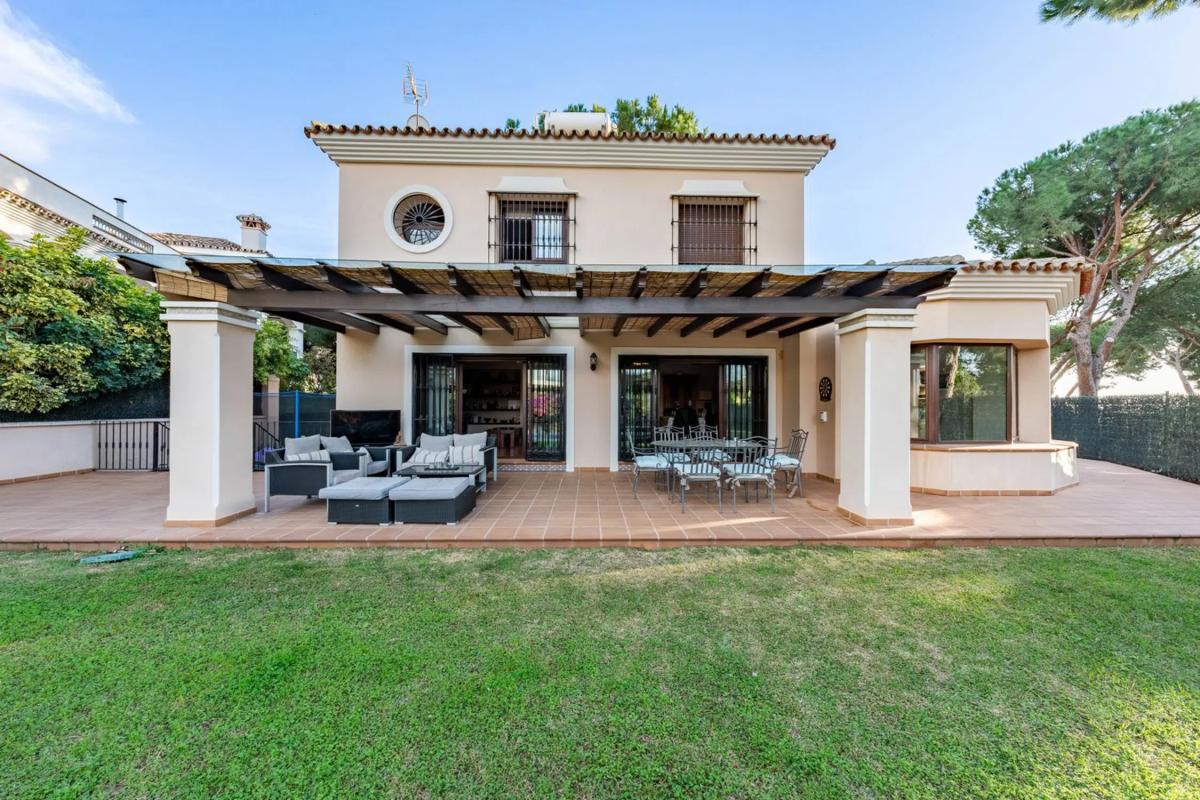 Sprzedaż niezależnego domku jednorodzinnego w  Barrio Costabella, Marbella photo 5