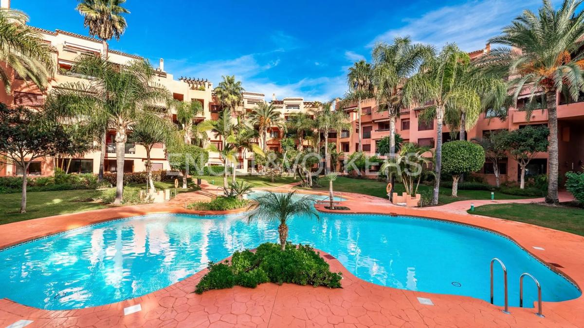 Penthouse sale in Calle Gavia, Marbella photo 2