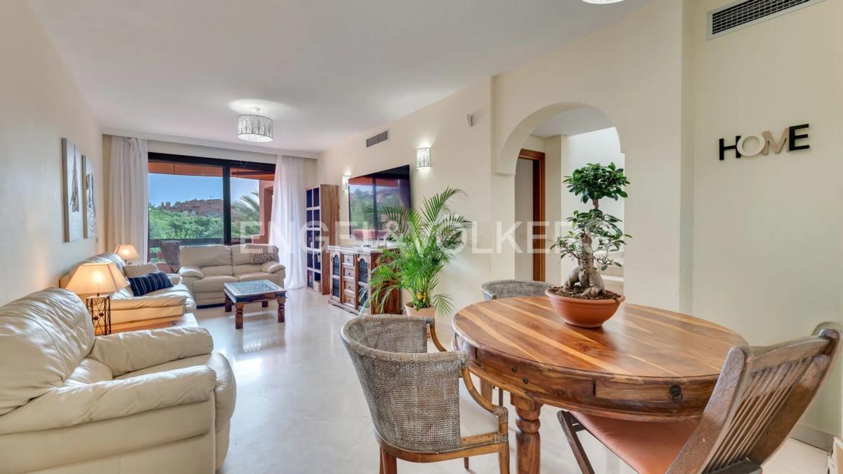 Penthouse sale in Calle Gavia, Marbella photo 3