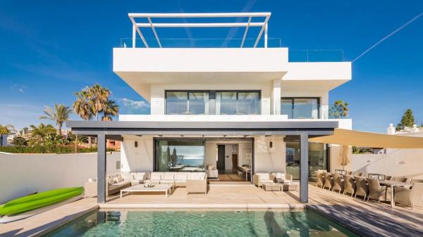 Chalet independiente en venta en Calle berlin, Marbella
 photo 1