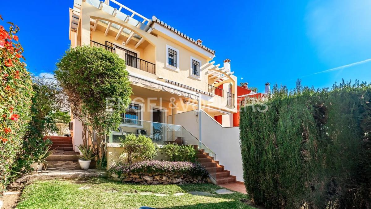 Venta de chalet adosado en  Calle Madrid , Marbella photo 2