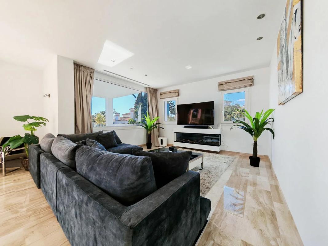 Sprzedaż niezależnego domku jednorodzinnego w Barrio El Rosario-Ricmar, Marbella photo 1