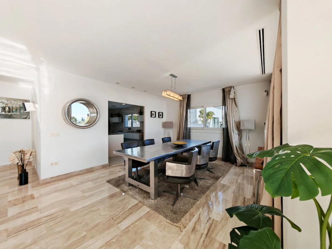 Sprzedaż niezależnego domku jednorodzinnego w Barrio El Rosario-Ricmar, Marbella photo 2