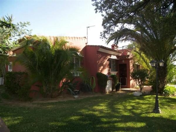 Chalet independiente en venta en Barrio El Rosario-Ricmar, Marbella
 photo 1
