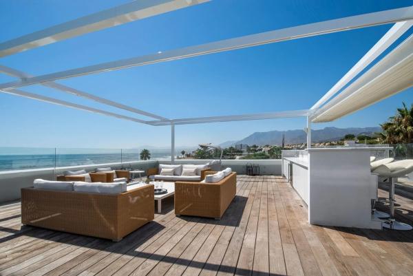 Chalet independiente en venta en Calle Playa Hermosa, 202, Marbella
 photo 1