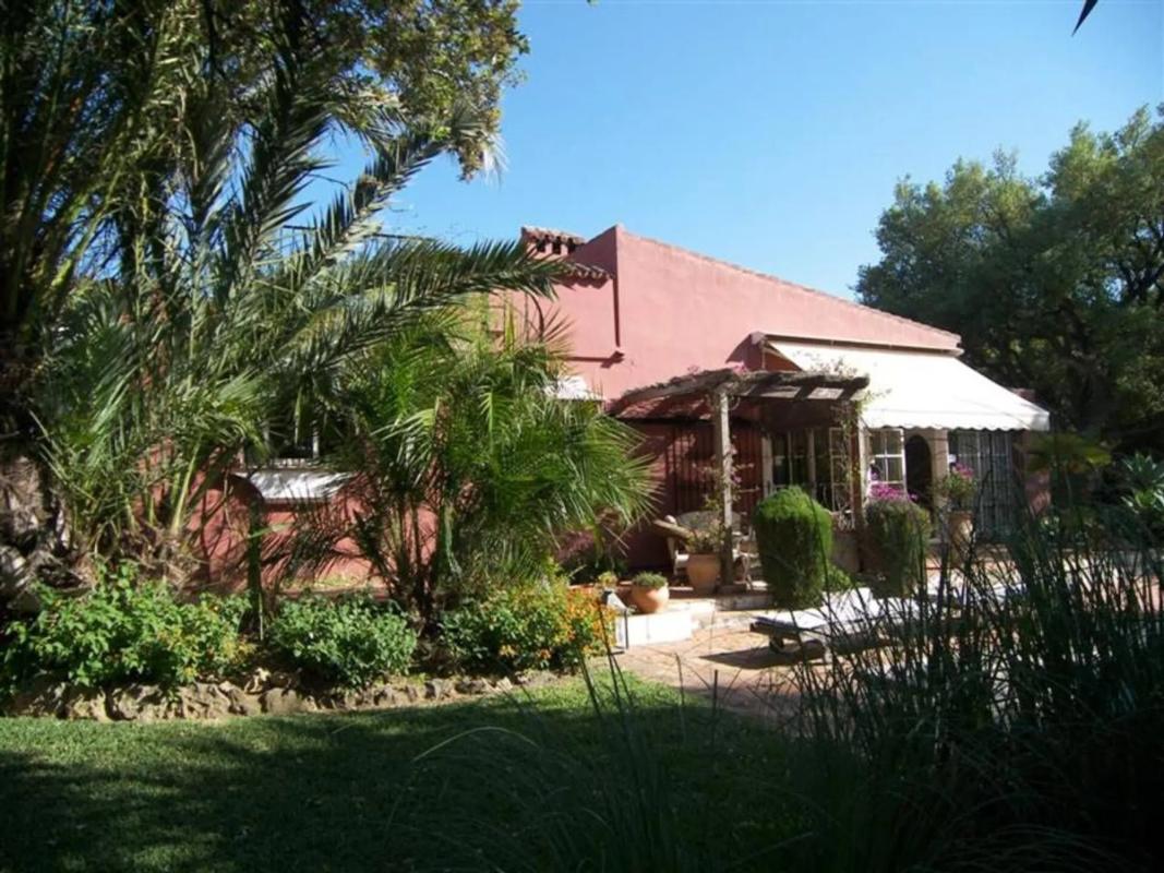 Sprzedaż niezależnego domku jednorodzinnego w  Barrio El Rosario-Ricmar, Marbella photo 4