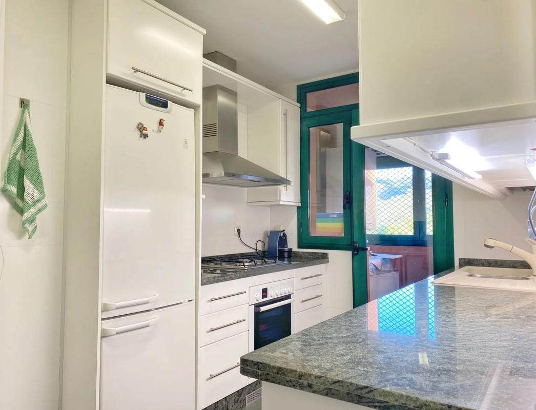 Penthouse sale in Barrio El Rosario-Ricmar, Marbella photo 2