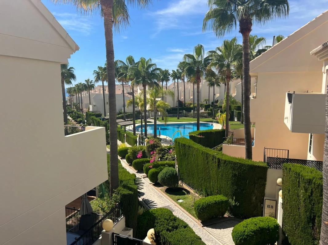 Venta de chalet adosado en Barrio Las Chapas-Alicate Playa , Marbella photo 1