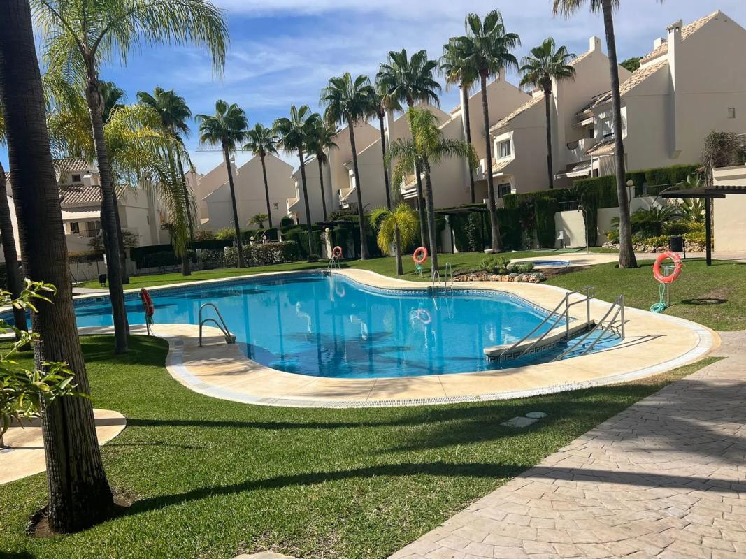 Venta de chalet adosado en Barrio Las Chapas-Alicate Playa , Marbella photo 3