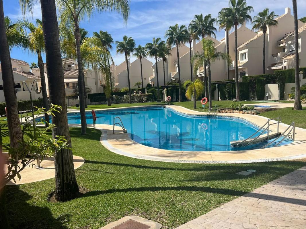 Venta de chalet adosado en Barrio Las Chapas-Alicate Playa , Marbella photo 4