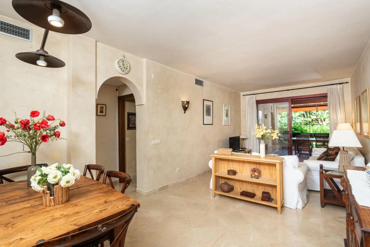 Sale of apartment in Barrio Las Chapas-Alicate Playa, Marbella
photo 1