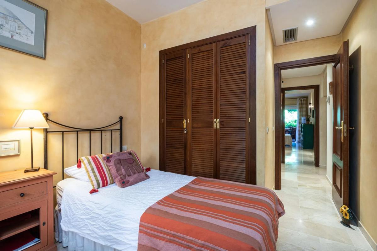 Sale of apartment in Barrio Las Chapas-Alicate Playa, Marbella
photo 3